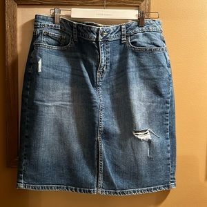 GAP. Distressed denim skirt. Size 16.